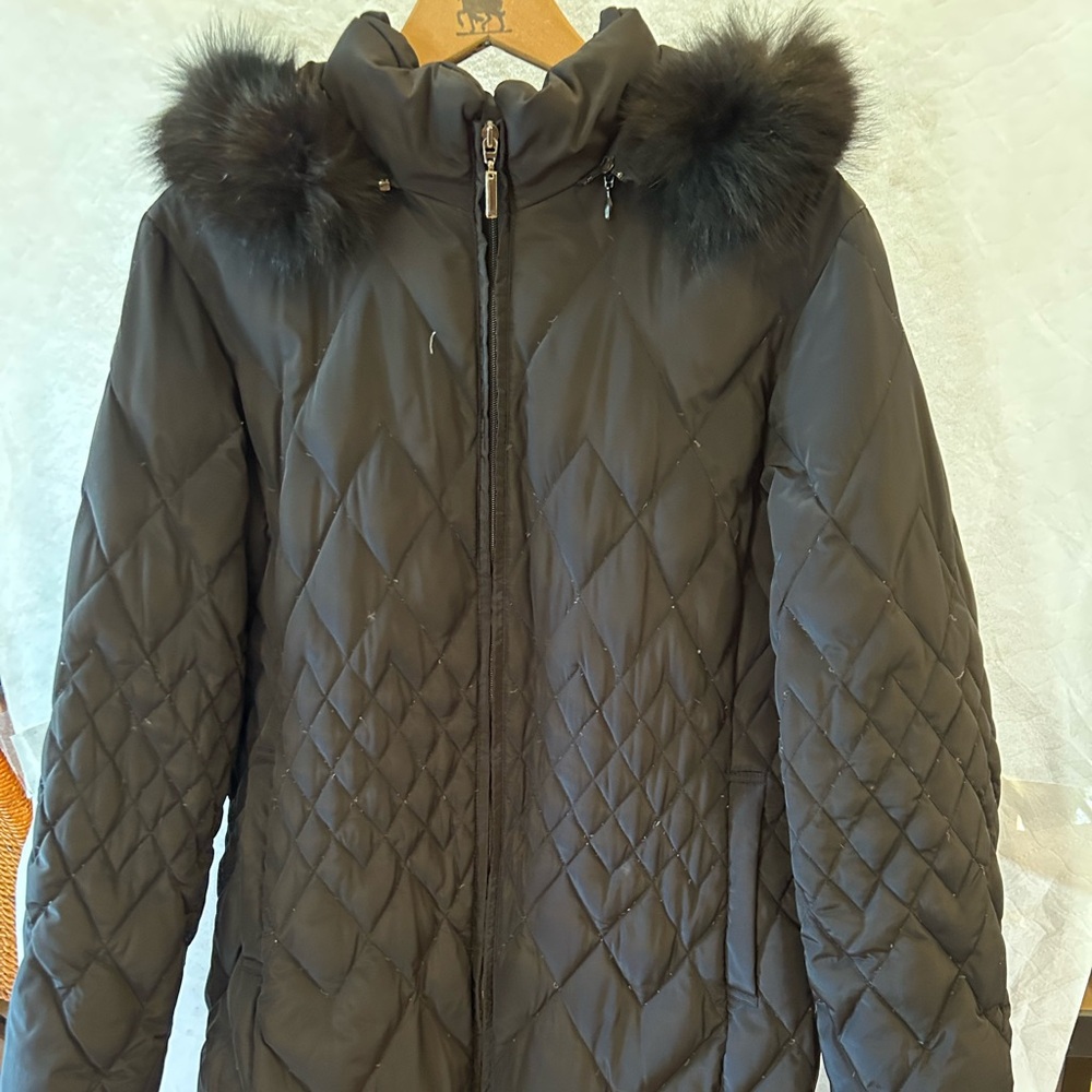 Portrait quilted hooded coat